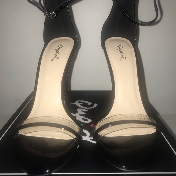 Black Patient Pumps - Picture 2 of 4